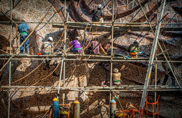 construction-of-gwk-statue-at-nuartas-studio-bandung-image-pt-siluet-nuarta