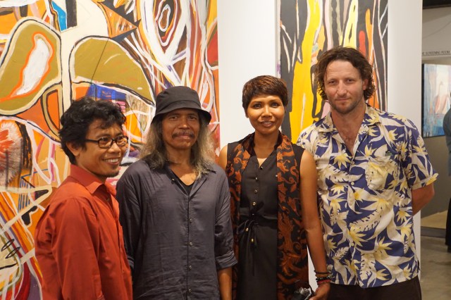 Balinese artists Wayan Wirawan, Made Budhiana, Ni Nyman Sani with Australian Artist Rupert Betheras at the NCCA 23 Jan 2016, Image Budhiana copy