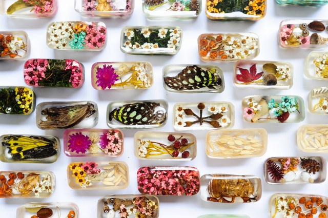 Mary Lou Pavlovic and prison inmates Mary Lou Pavlovic with input from April, Exyl, Hendra, and Kadek,collaborative installation "Suspended Sentiments" Image courtesy of "Dipping in the