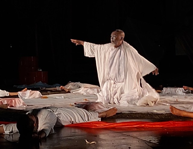 Nyoman Erawan during the performance of Gladi Ritus Seni Tarirupabunyi "Kidung Megarupa" 10 October at ARMA Image courtesy of Megarupa